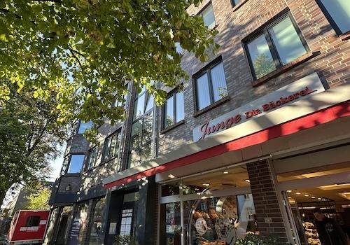 Außenansicht zur Straße