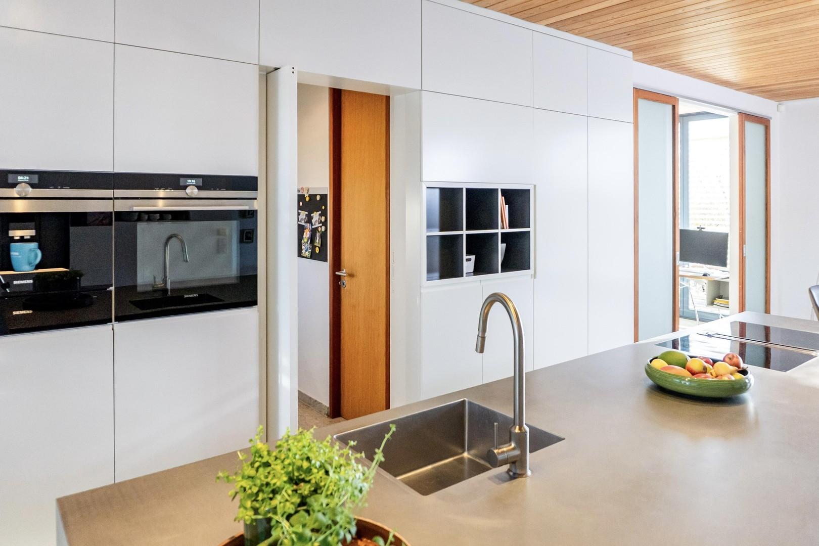 Küche integrierter Tür - offen