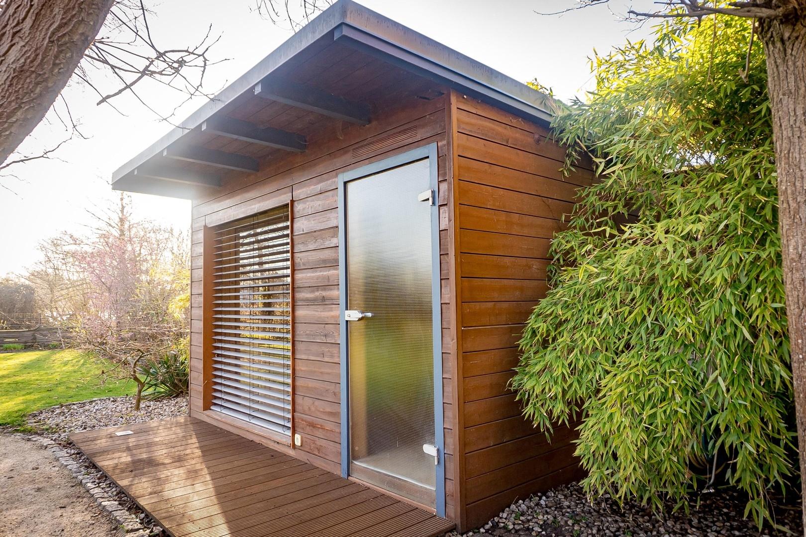 Gartensauna mit Blick Garten