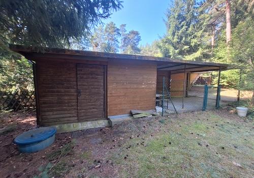 Carport mit Schuppen