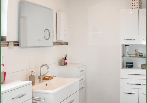 Tageslicht-Badezimmer mit Dusche Obergeschoss