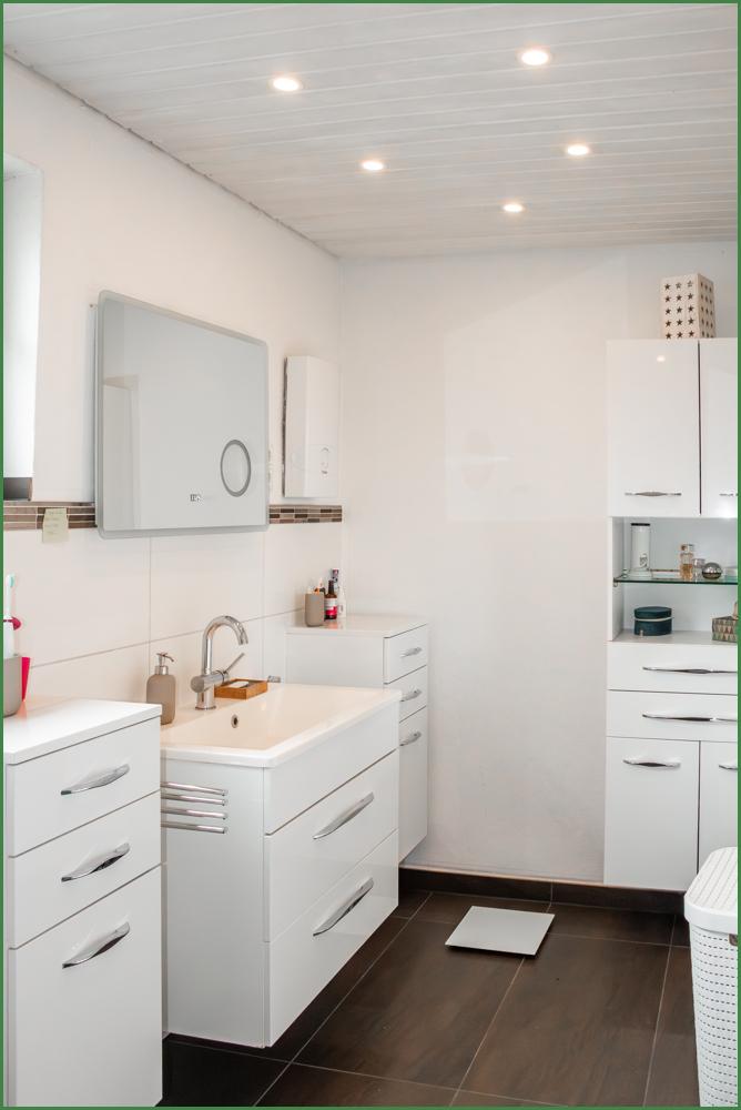 Tageslicht-Badezimmer mit Dusche Obergeschoss