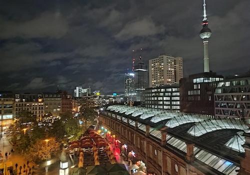 Hackescher Markt bei Nacht