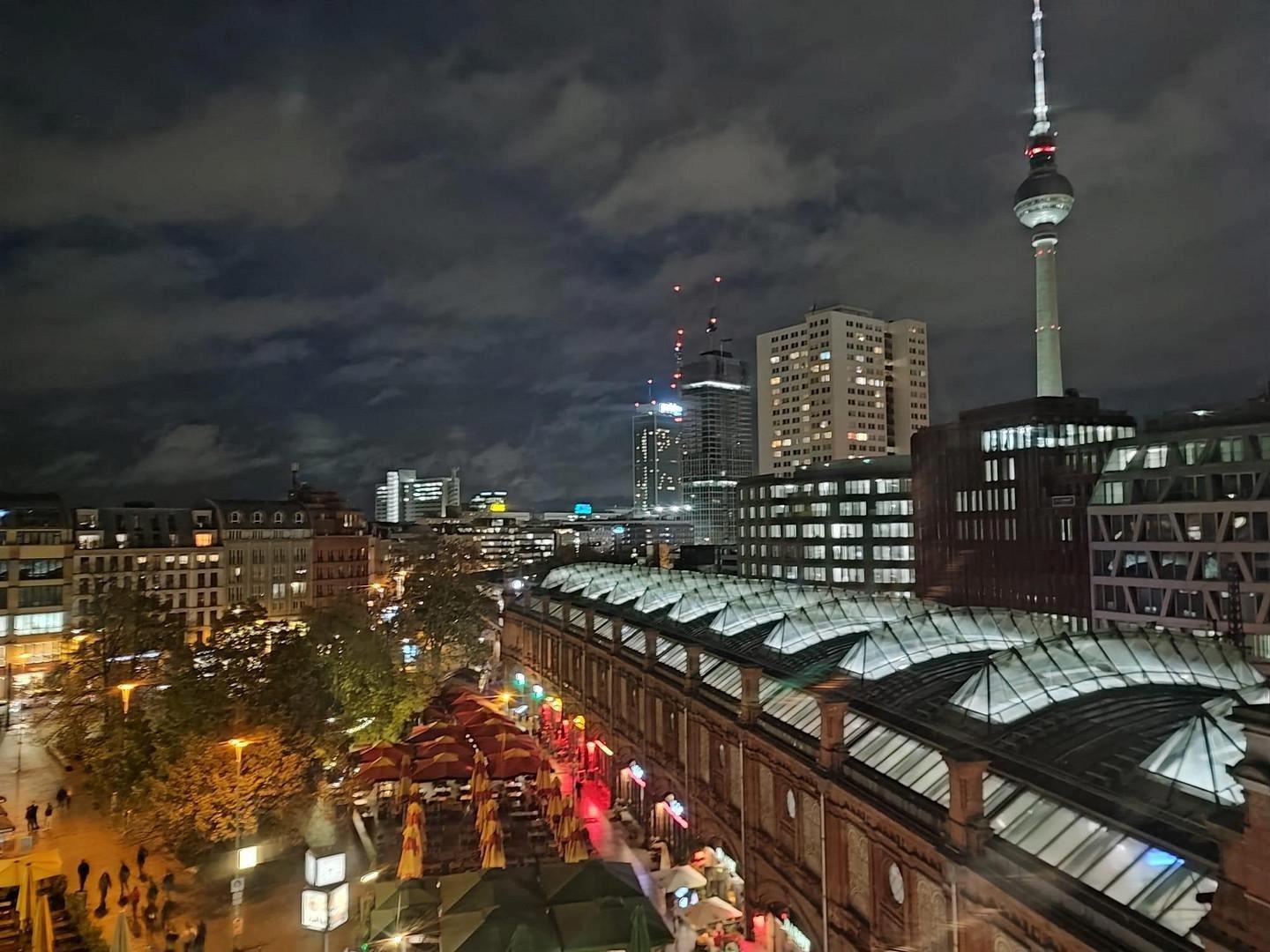 Hackescher Markt bei Nacht