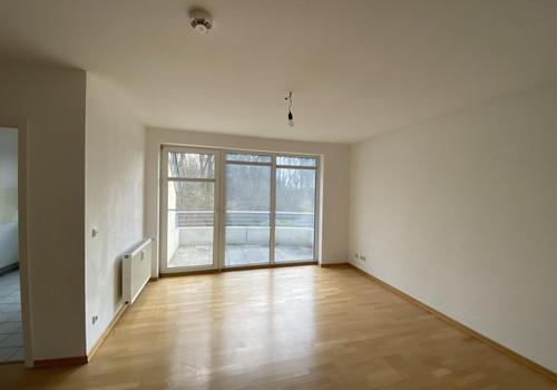 Wohnzimmer mit Zugang Balkon