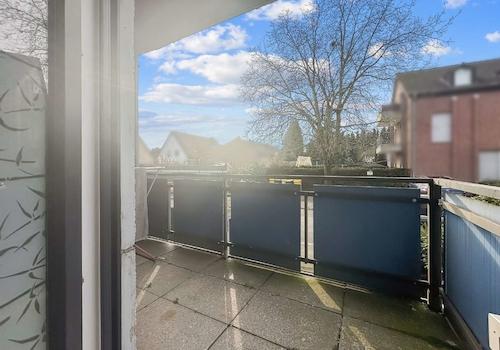 Balkon zur Straßenseite