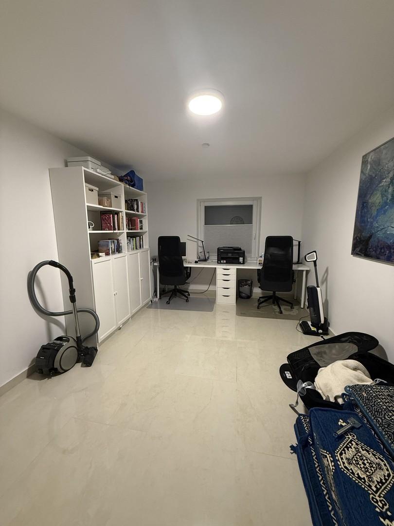 Zimmer 1: derzeit Büro