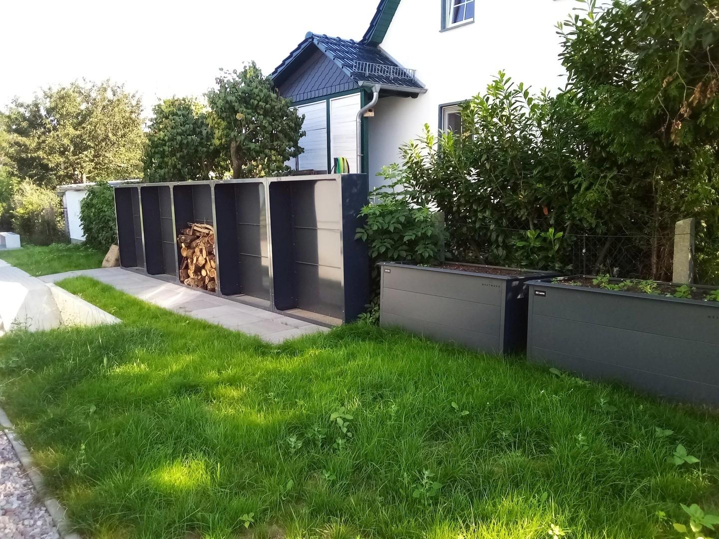 Hochbeete und Kaminholzregale