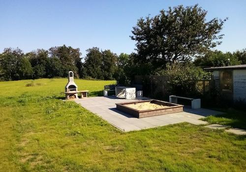 Grillecke mit Sandkasten