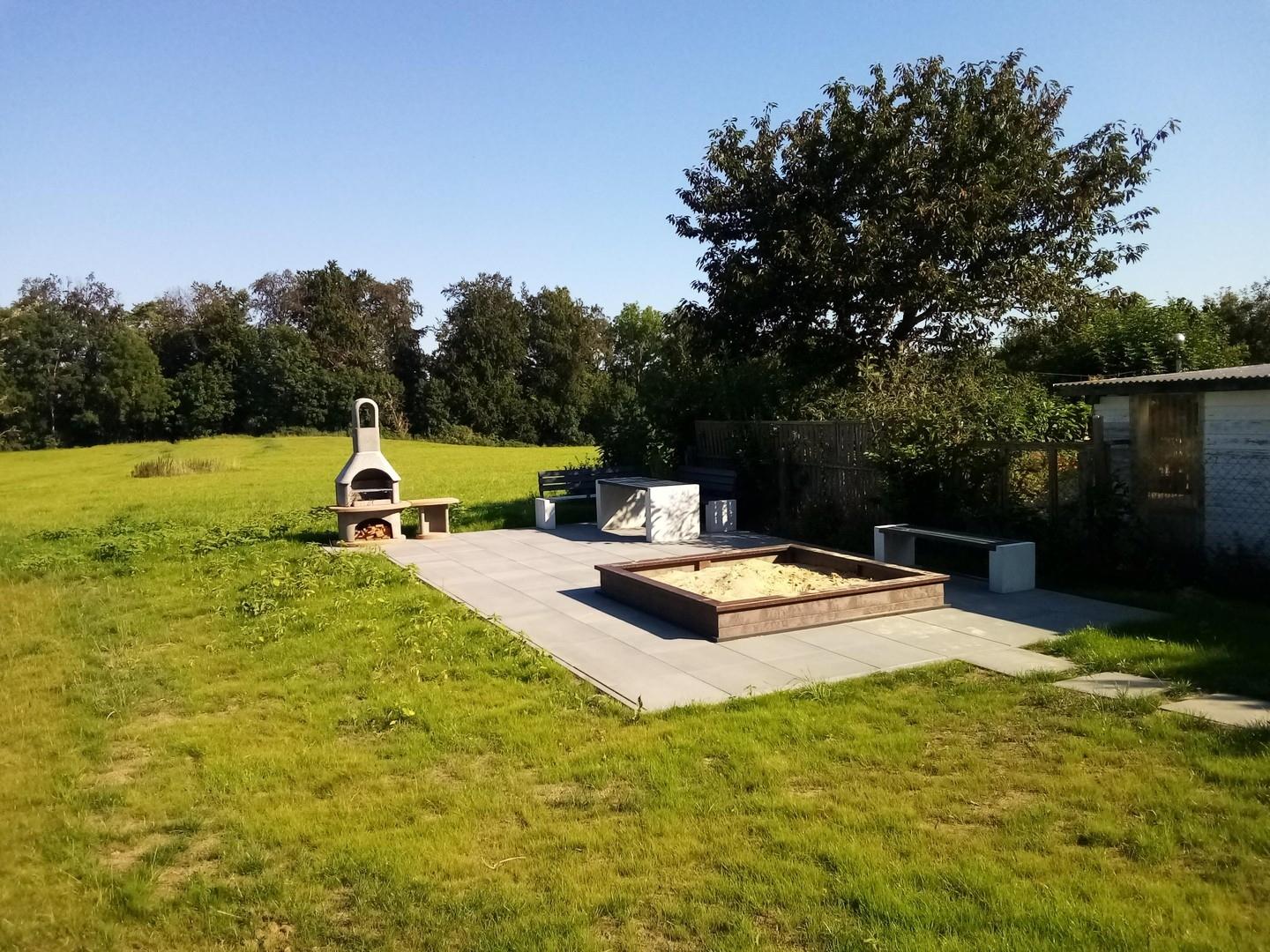 Grillecke mit Sandkasten