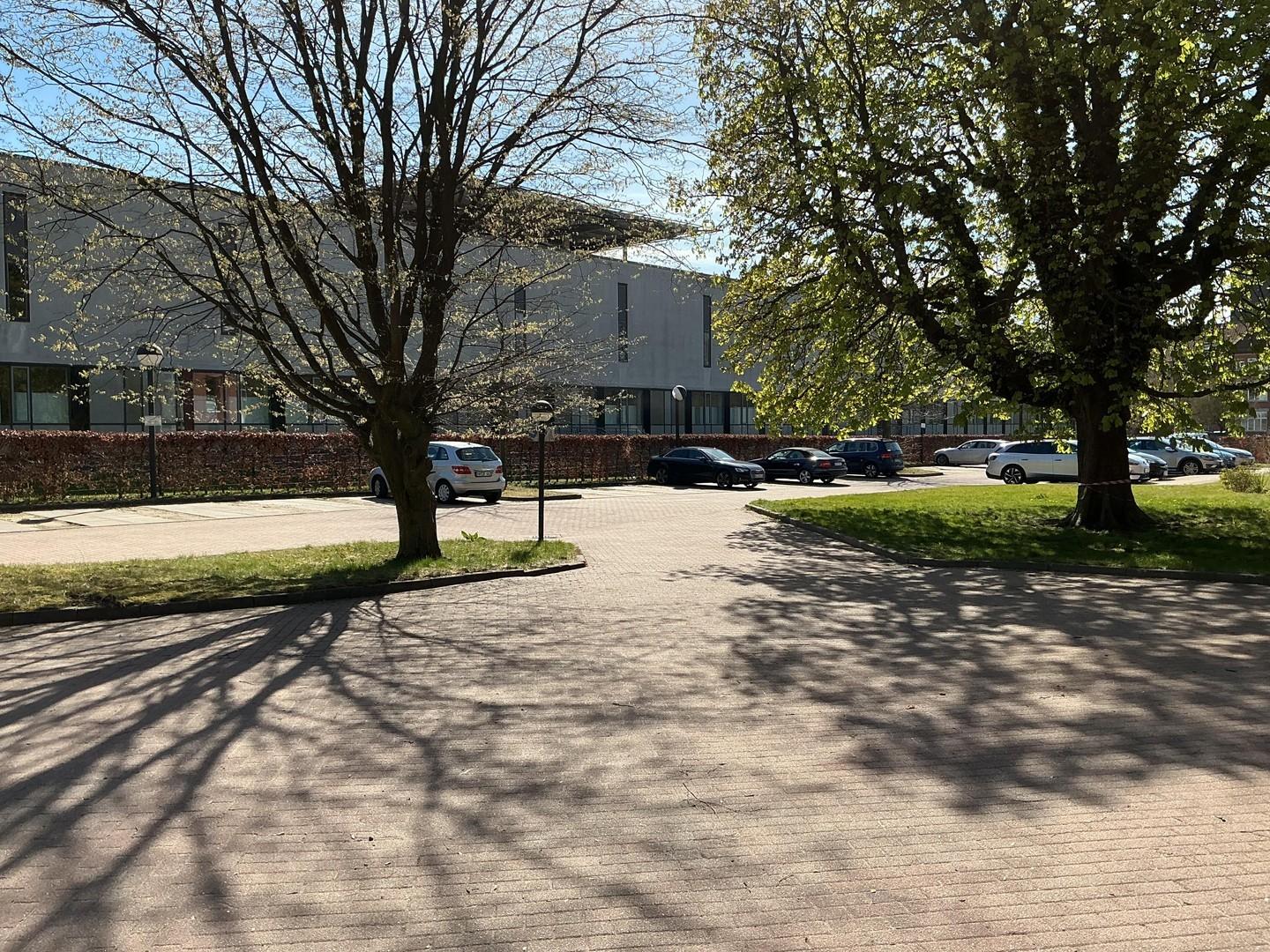 Nachbargebäude (Asklepios)