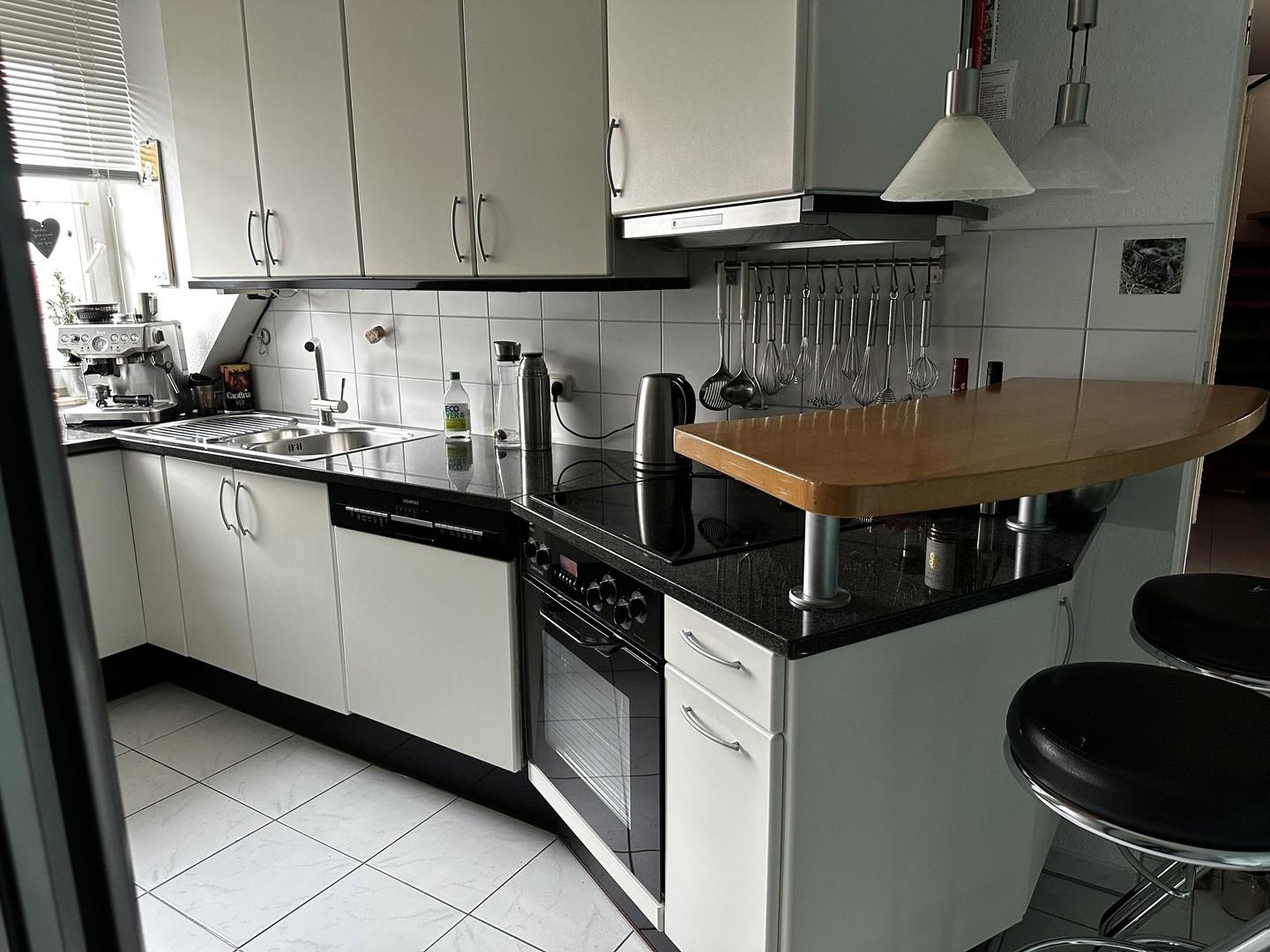 Einbauküche mit Theke