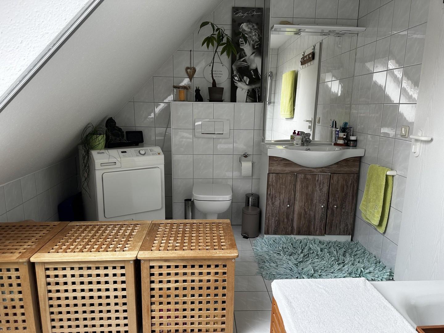 2. DG Badezimmer (Bild 2)