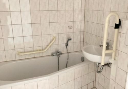 Badezimmer 2 mit Badewanne