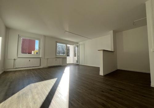 Wohnzimmer mit Tresen