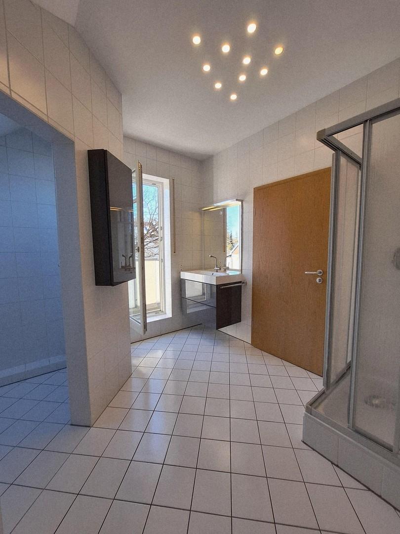 Badezimmer mit Balkon