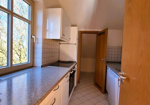 Küche mit Abstellkammer