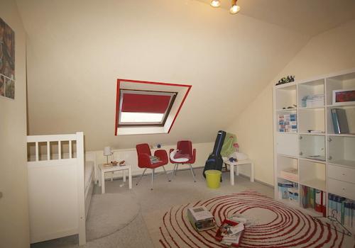 2. Kinderzimmer o. Hobbyraum vorn DG