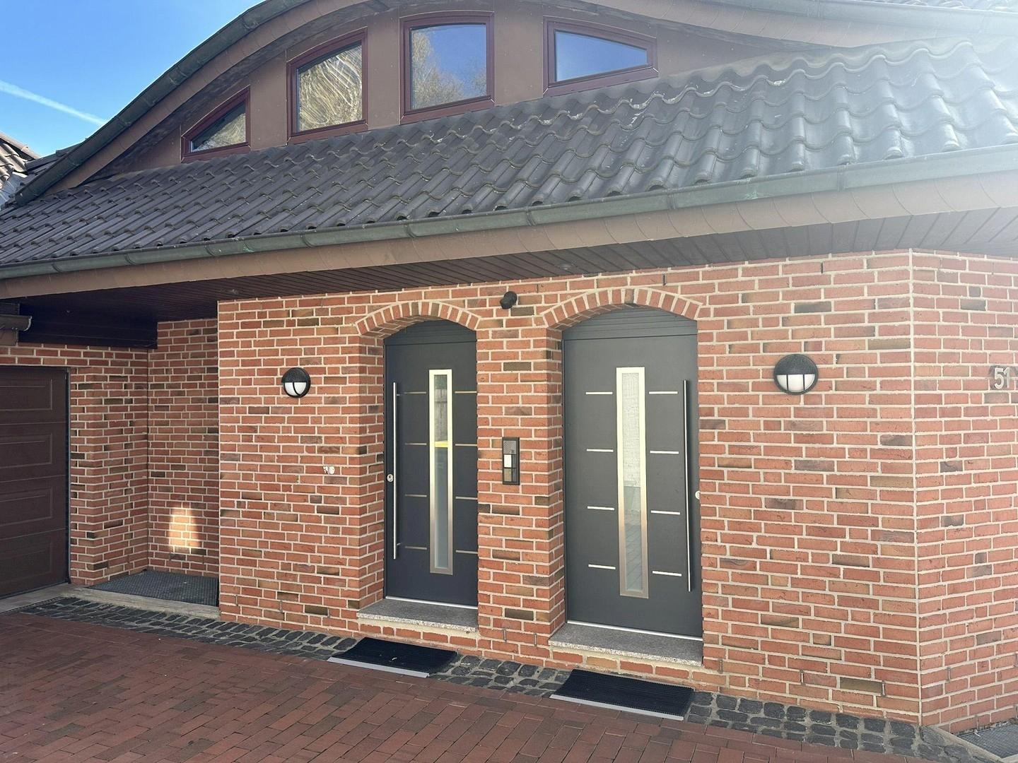 2 separate Eingänge EG/OG