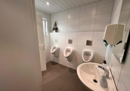 Herrentoiletten Saal