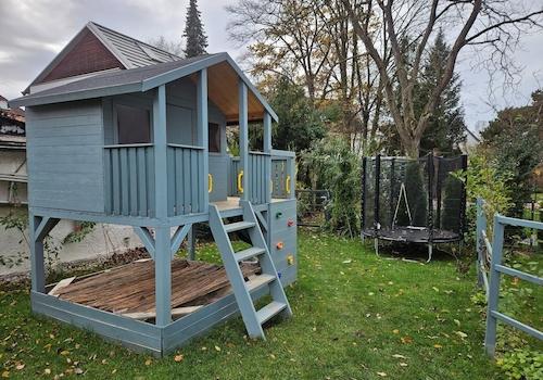 Garten mit Spielplatz