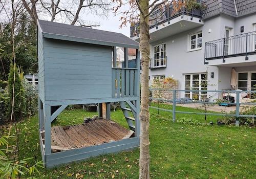 Garten mit Spielplatz