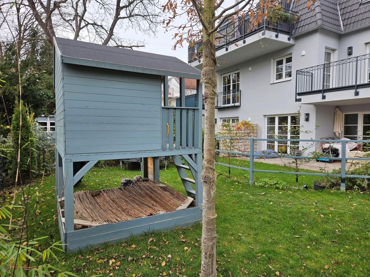 Garten mit Spielplatz