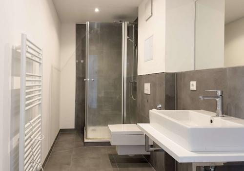 Bad mit ebenerdiger Dusche