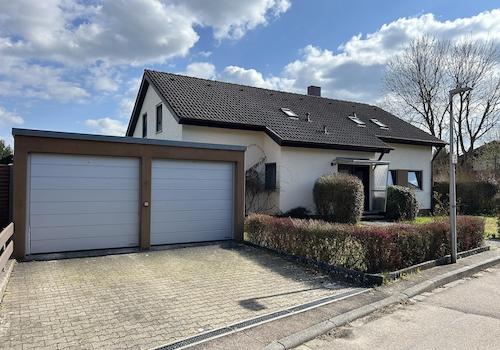 Haus - Frontansicht mit Garage