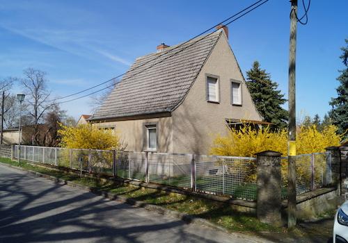 Wohnhaus straßenseitig