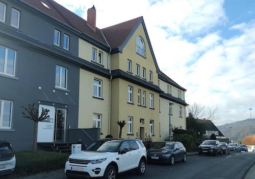 Gebäude Straßenansicht