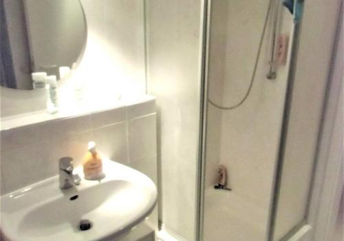 Bad Waschbecken Duschkabine