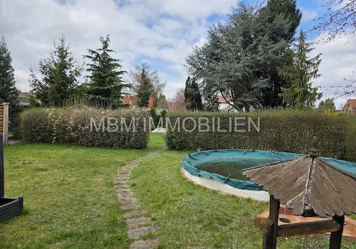 Grundstück mit Pool