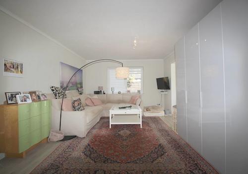 Wohnzimmer mit Zugang Wi.garten u. Schlafzimmer