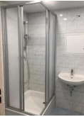 Badezimmer mit Dusche
