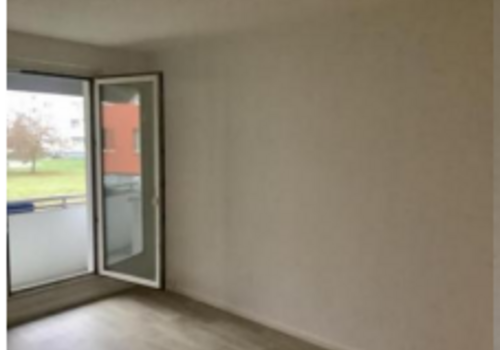 Wohnzimmer mit Balkon