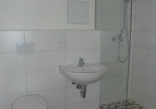 Badezimmer mit Dusche