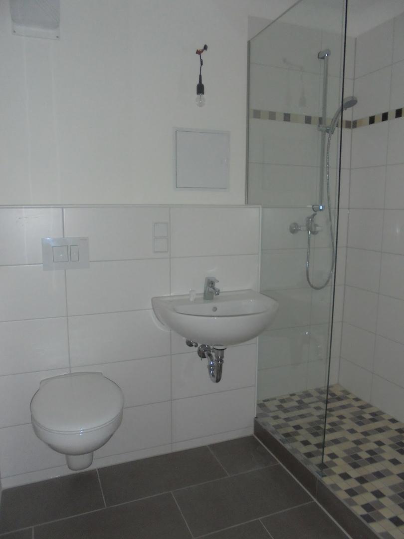 Badezimmer mit Dusche