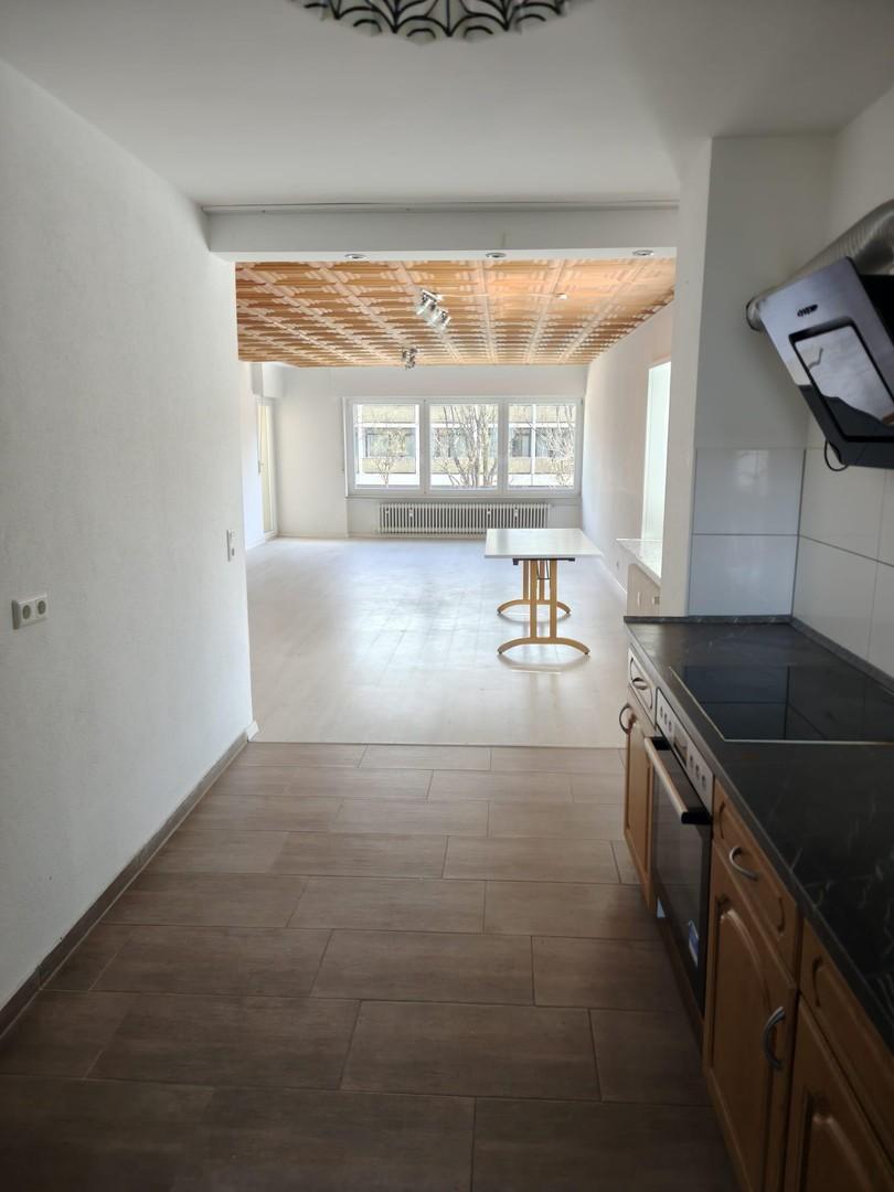 Blich von der Küche zum Wohnzi