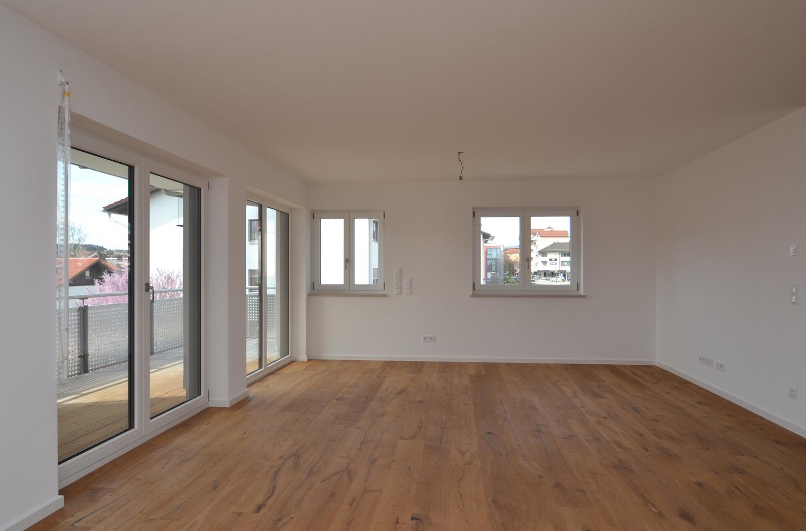 Lichtdurchflutetes Wohn - und Esszimmer