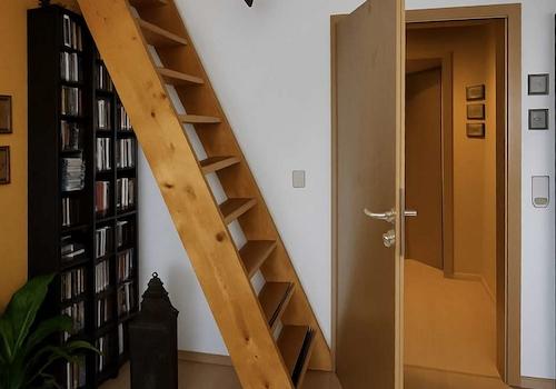 Treppe in den Speicher