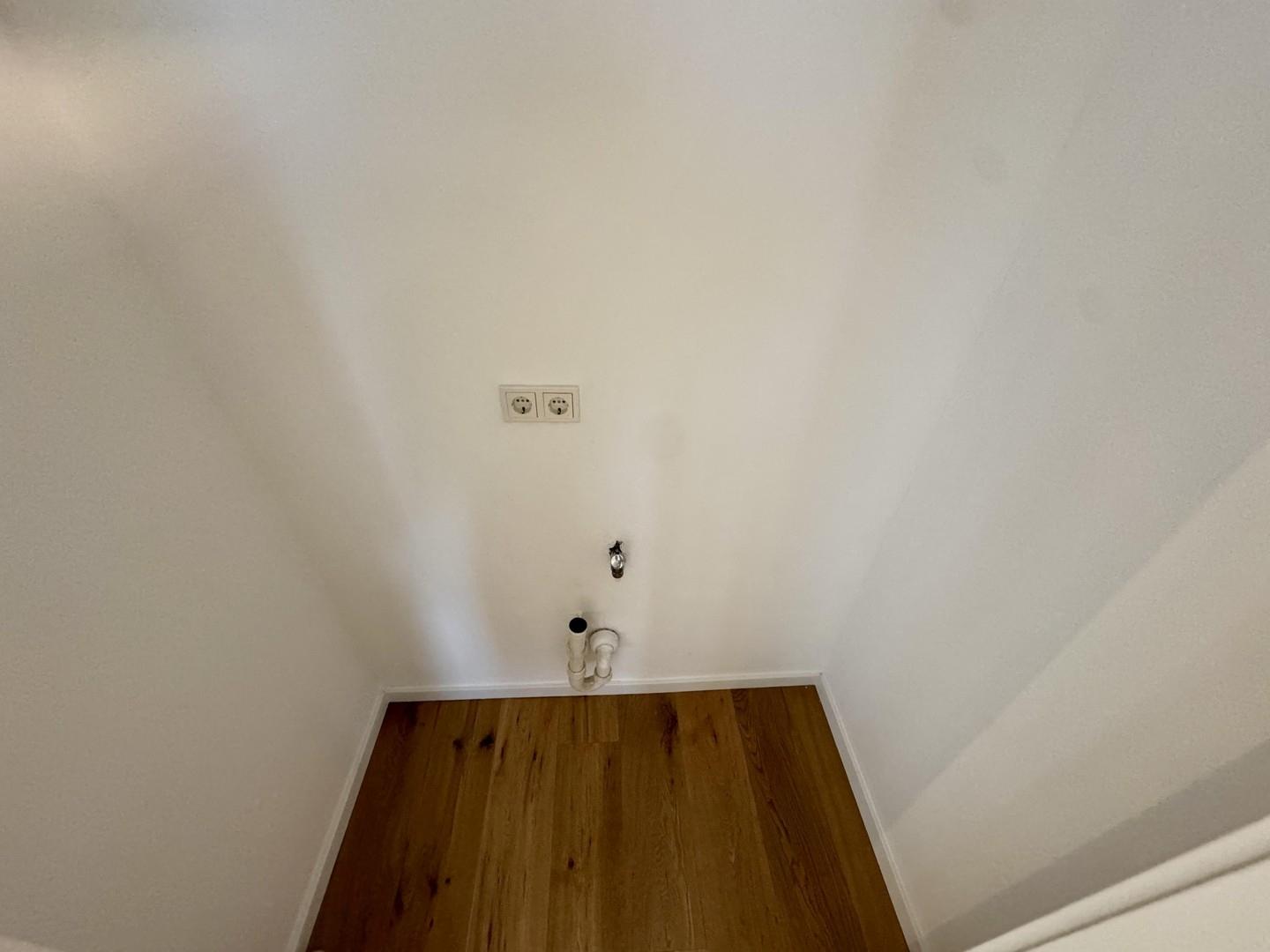 Abstellraum mit Waschmachine