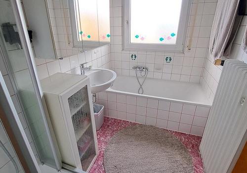 Badewanne und Dusche