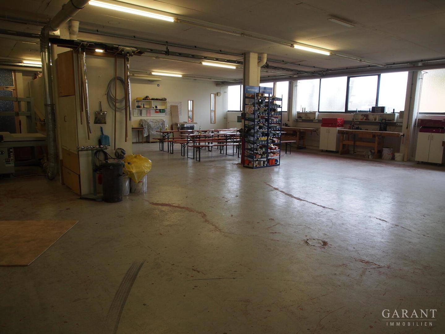 Halle Produktionsfläche