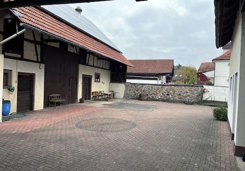Hof Ansicht Scheune-Stall-Gebäude