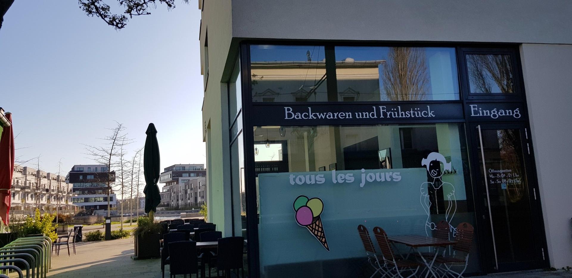 ..mit frischen Brötchen & Eis