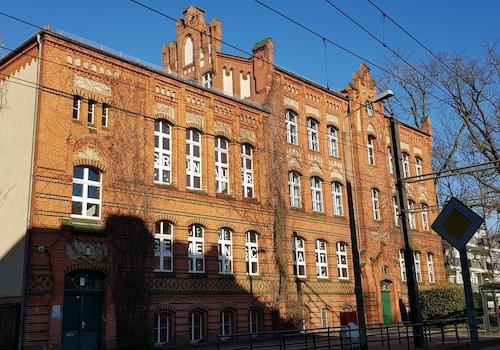 Die Gesamtschule in 300m Entf.