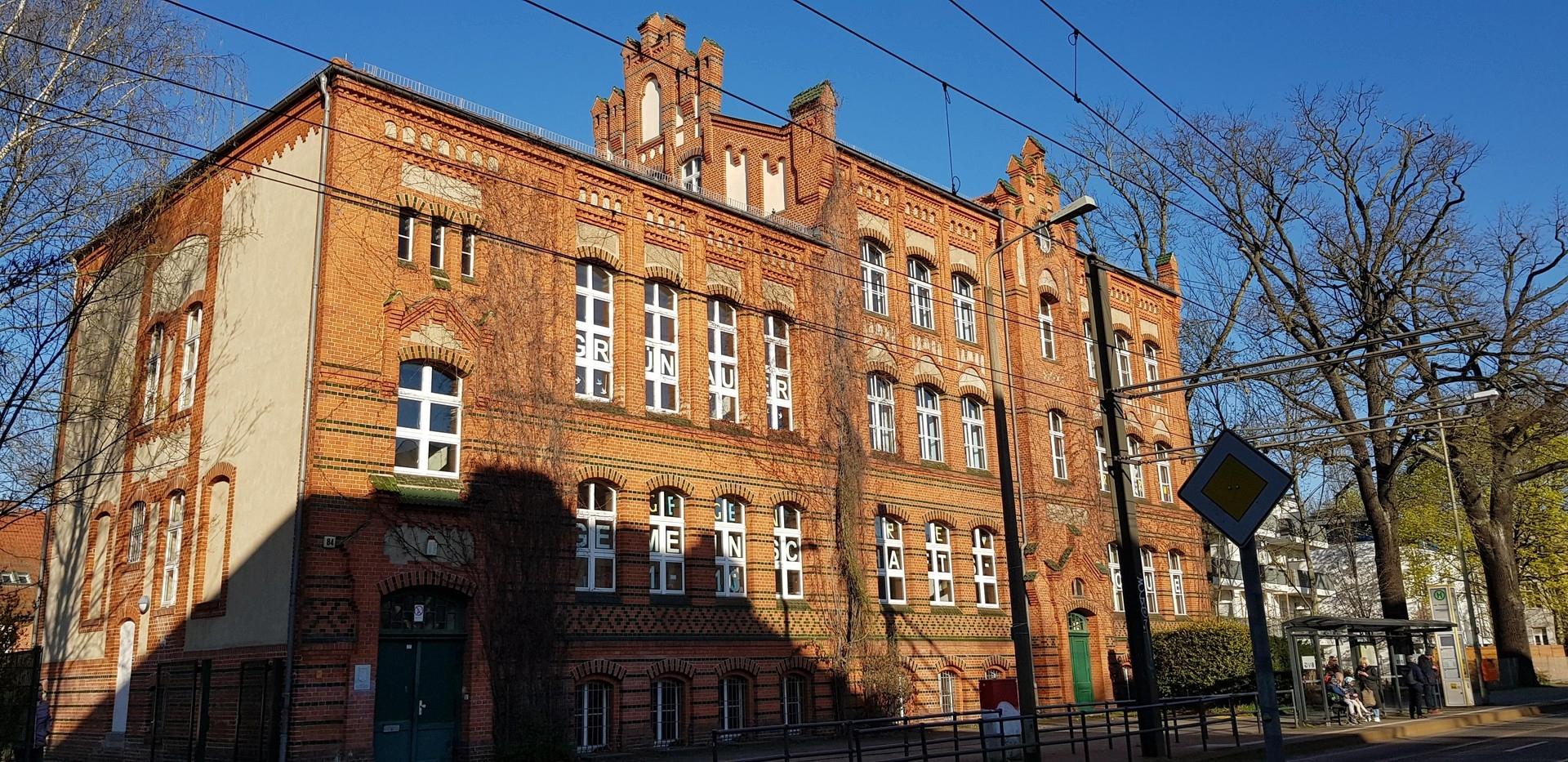 Die Gesamtschule in 300m Entf.