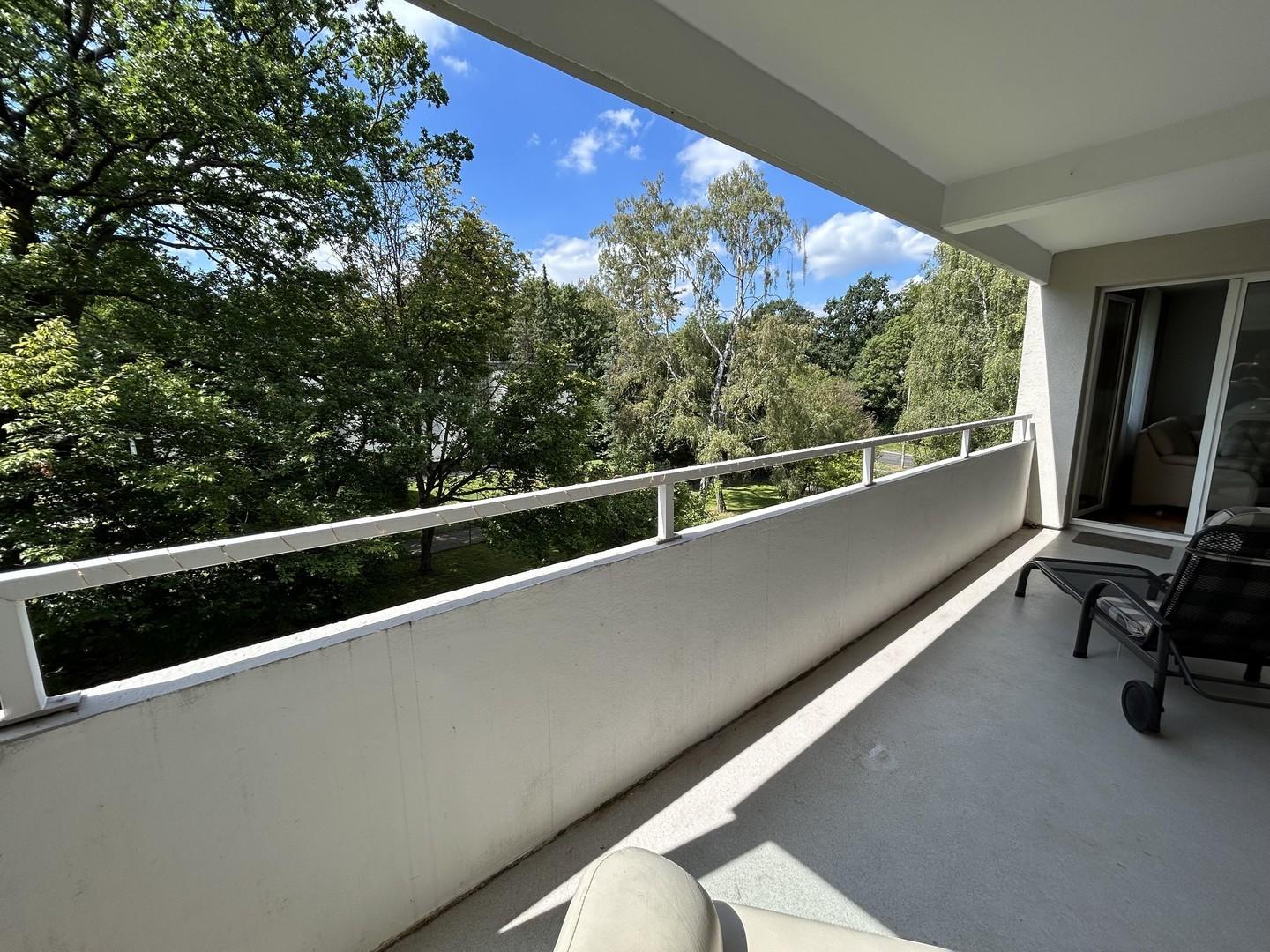 großer Balkon, Blick West