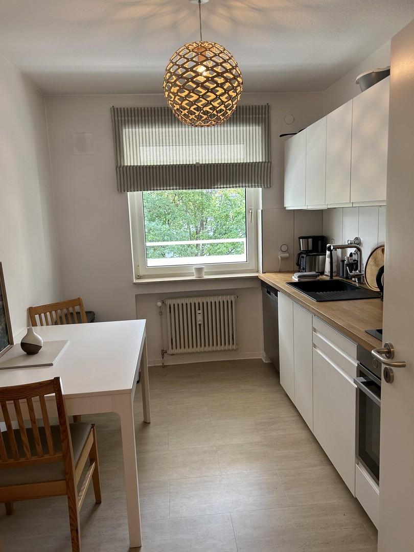 Küche mit Blick ins Grüne